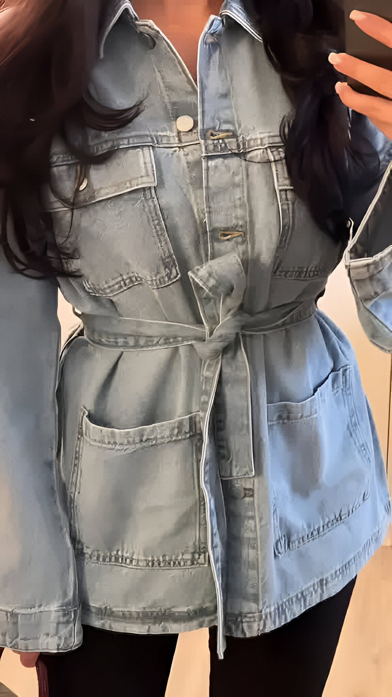 Chaqueta vaquera con detalle de lazo en la parte delantera